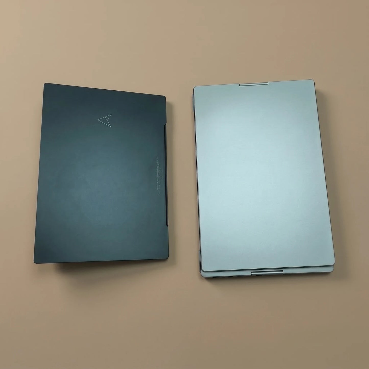 Lumis Duo - One-Cable Dual Monitor