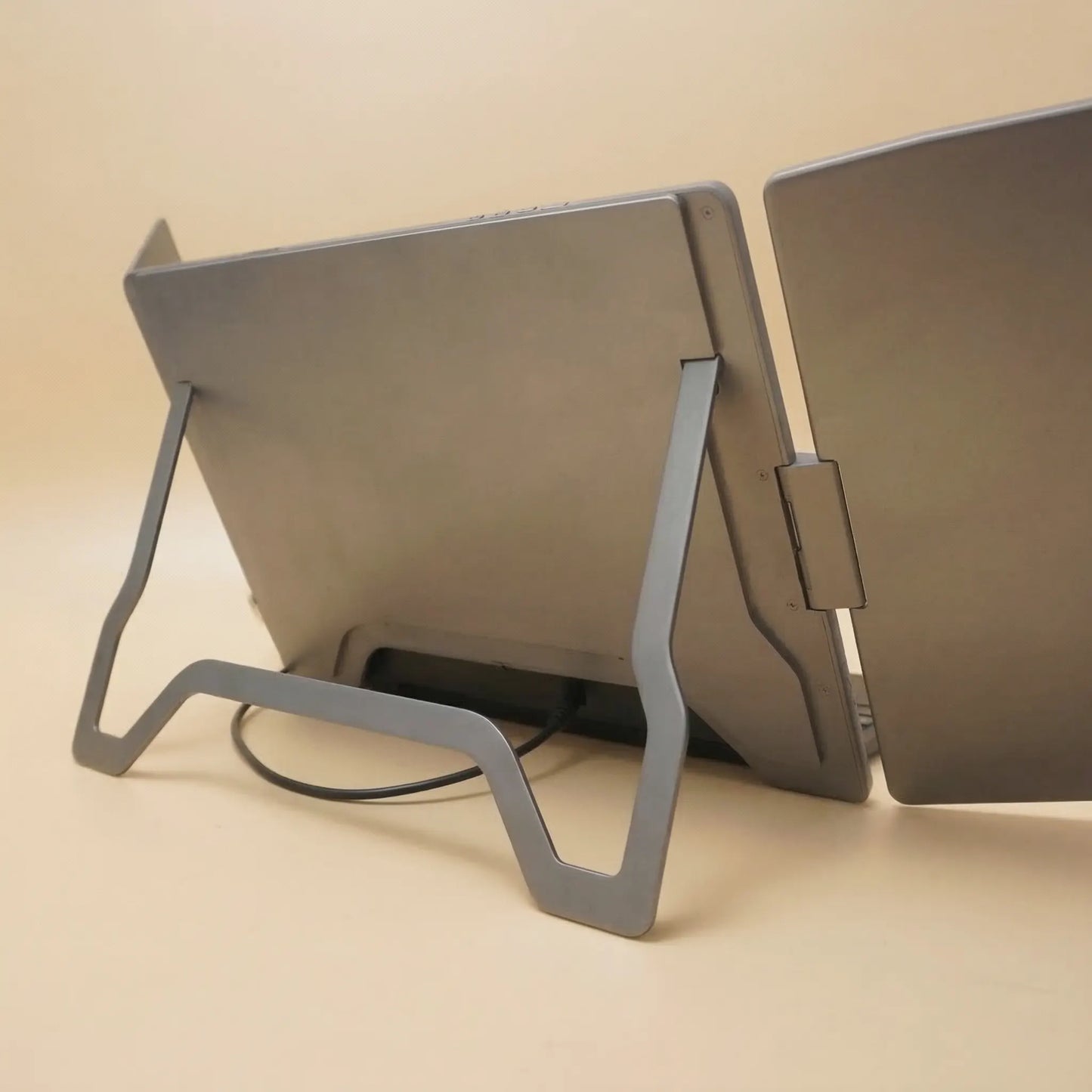 Lumis Duo - One-Cable Dual Monitor