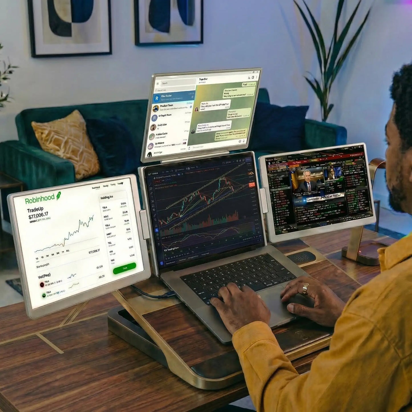 Lumis Trio - One-Cable Triple Monitor