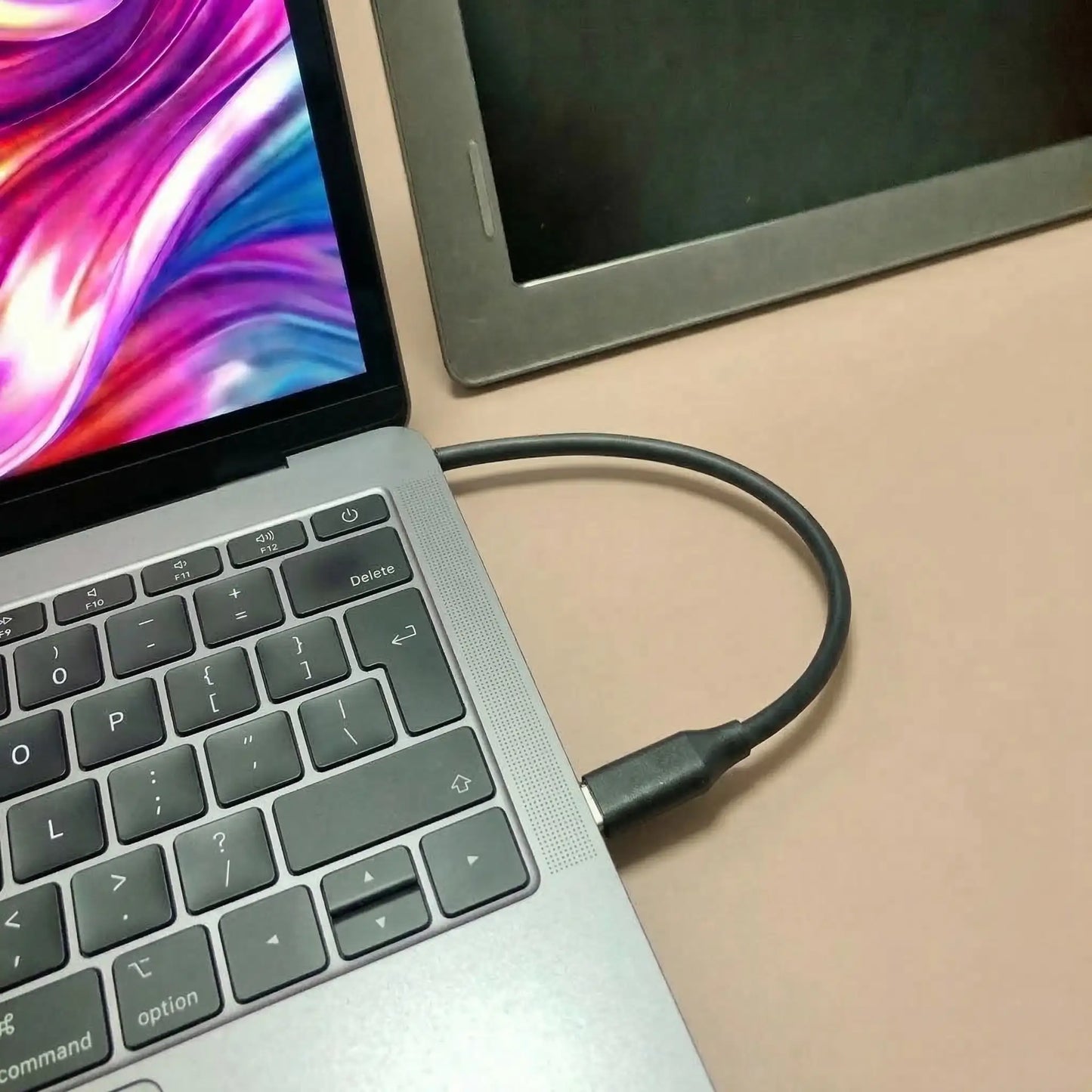 Lumis Duo - One-Cable Dual Monitor