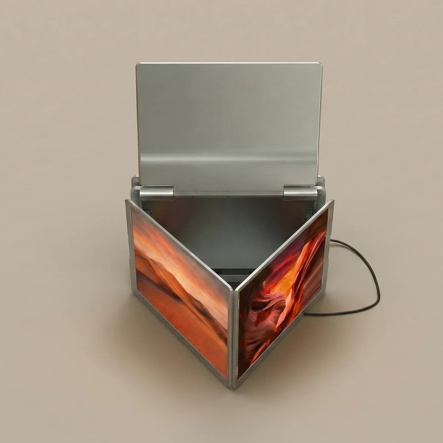 Lumis Trio - One-Cable Triple Monitor